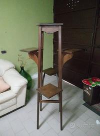 Porta piante in legno