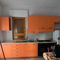 Cucina componibile fatta a mano