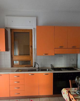 Cucina componibile fatta a mano