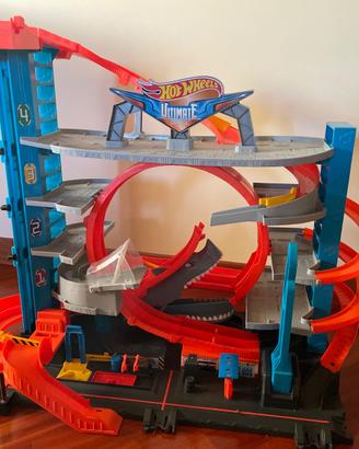 Hot wheels ultimate garage squalo