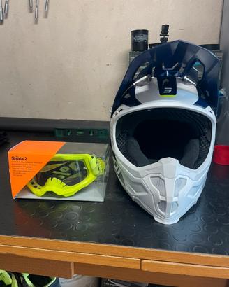 Casco cross shot race mips, occhiali 100%