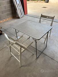 Tavolino Pieghevole e Sedie in legno