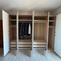 Armadio in legno bianco già smontato 