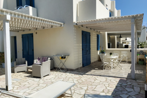 Sole e mare a maggio, bilocale in centro