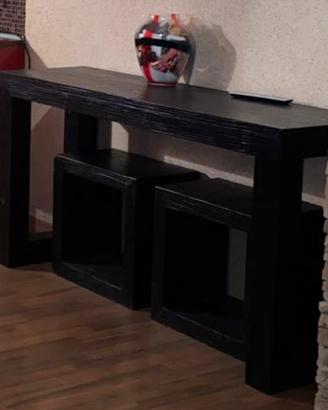 Tavolo in legno scuro con 4 sgabelli a cubo