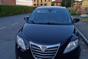 Lancia Ypsilon 1.2 69 cv- adatta a neopatentati