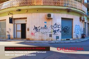 Locale commerciale con doppia vetrina e soppalco