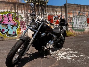 Honda VT750 Black Widow – 750 Custom pronta all’us
