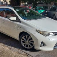 Auris ibrida full optional pacco batterie nuovo