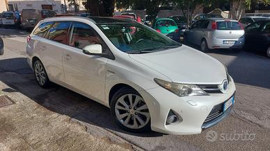 Auris ibrida full optional pacco batterie nuovo