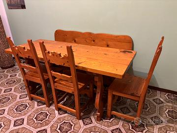 Tavolo sedie cassapanca in legno massello pino