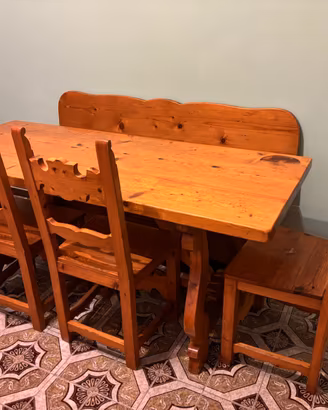 Tavolo sedie cassapanca in legno massello pino