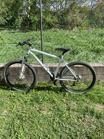 bicicletta mountain bike