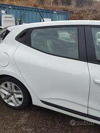 Porta posteriore dx RENAULT CLIO del 2024