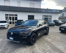 VOLKSWAGEN Touareg 3.0 V6 TSI R LINE