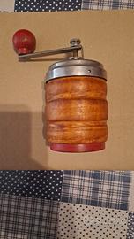 Macinacaffe manuale vintage in legno a barilotto