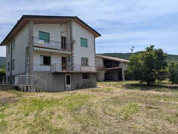 Villa indipendente con ampio scoperto di proprietà