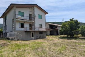 Villa indipendente con ampio scoperto di proprietà