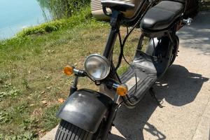Scooter elettrico stradale targato