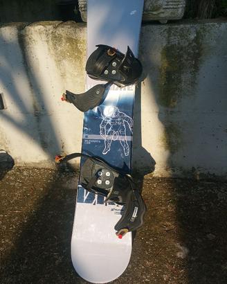 Due Snowboard, completi di attacchi e scarponi