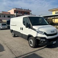 Iveco daily 35-140 furgone tetto basso 019