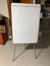 Lavagna portablocco con fogli