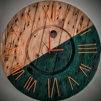 Orologio in legno da parete