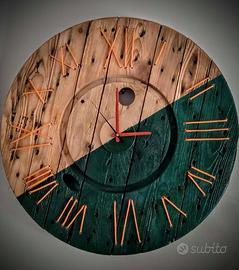 Orologio in legno da parete