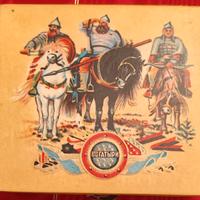 scatola russa anni 40/50 con contenuto