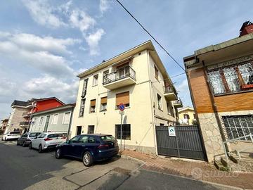 Palazzo / Stabile di 287 m² a Nichelino