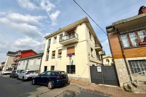 Palazzo / Stabile di 287 m² a Nichelino