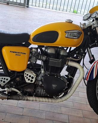 Thriumph Thruxton 900