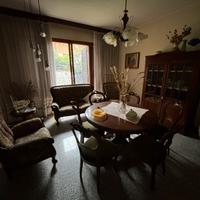 Sala da pranzo completa in legno vintage