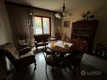 Sala da pranzo completa in legno vintage