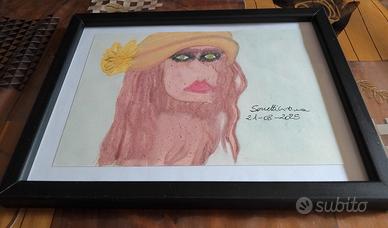 Donna abbronzata con cappello