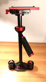 Stabilizzatore manuale per reflex e videocamere