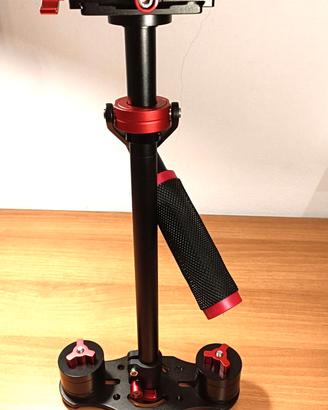 Stabilizzatore manuale per reflex e videocamere