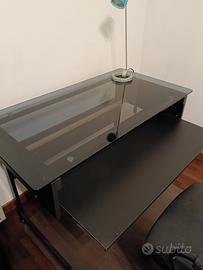 scrivania con piano estraibile