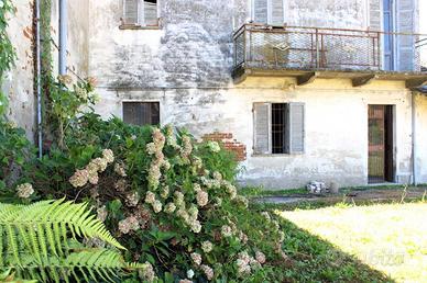 Rustico / Casale di 156 m² con 4 locali e box auto