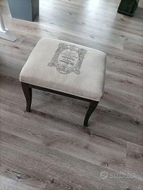 Sgabellino in stile shabby