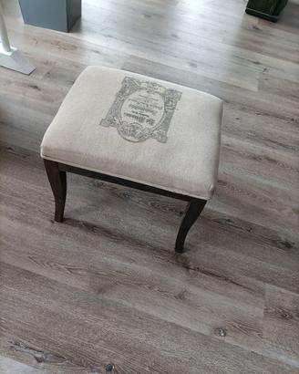 Sgabellino in stile shabby