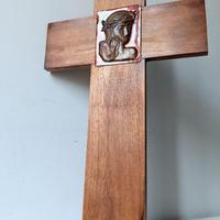 croce devozionale da parete in legno e rame