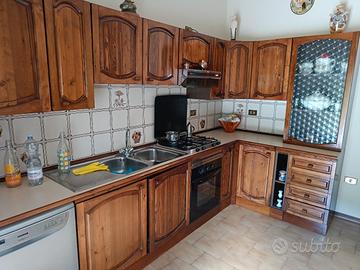 Cucina angolare in legno massello 