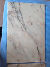 ripiani in marmo chiaro