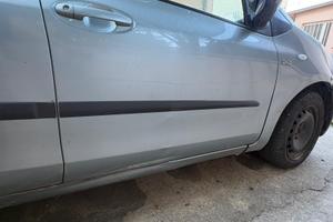 Auto toyota yaris