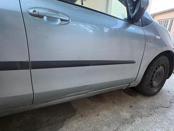 Auto toyota yaris
