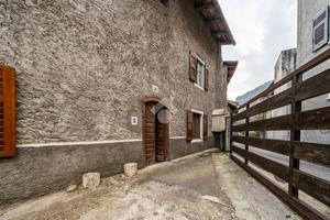 CASA SEMINDIPENDENTE A ISERA