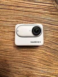 Insta360 GO 3 64GB + Action Pod + accessori