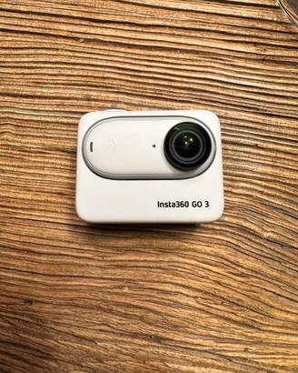 Insta360 GO 3 64GB + Action Pod + accessori
