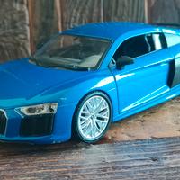 Maisto Audi R8 V10 PLUS automodello   1:24  blu 